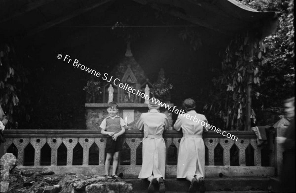 TUBERNALT PRAYING AT SHRINE